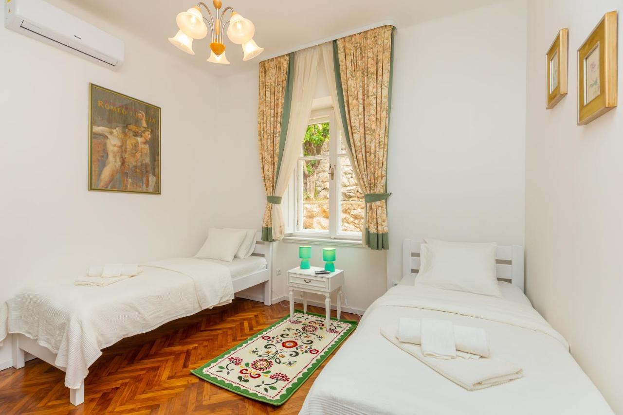 Ahava Apartment *